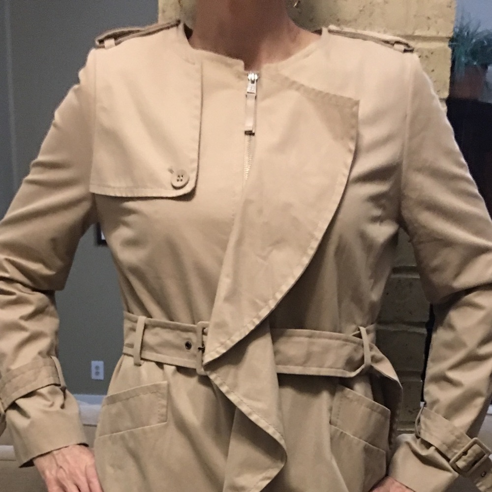 6 hour ⚡️flash sale⚡️☔️BCBG woven coat/dress!